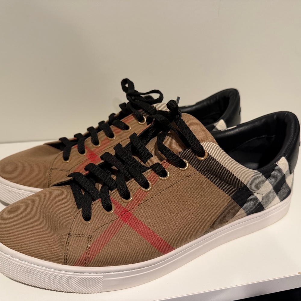 Burberry Men's Checkered Tan and Red Sneakers